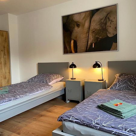 Charlie , Solingen Mitte, Ferien/Messe Wohnung Fuer Bis Zu 5 Personen Esterno foto