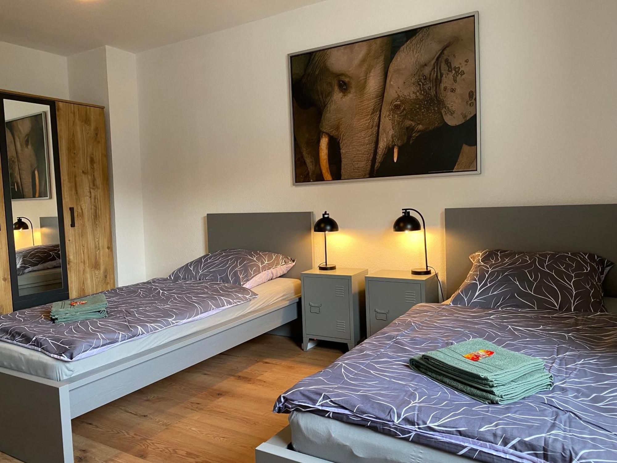 Charlie , Solingen Mitte, Ferien/Messe Wohnung Fuer Bis Zu 5 Personen Esterno foto