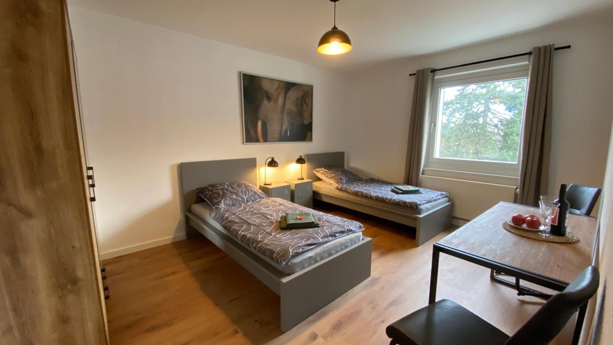 Charlie , Solingen Mitte, Ferien/Messe Wohnung Fuer Bis Zu 5 Personen Esterno foto