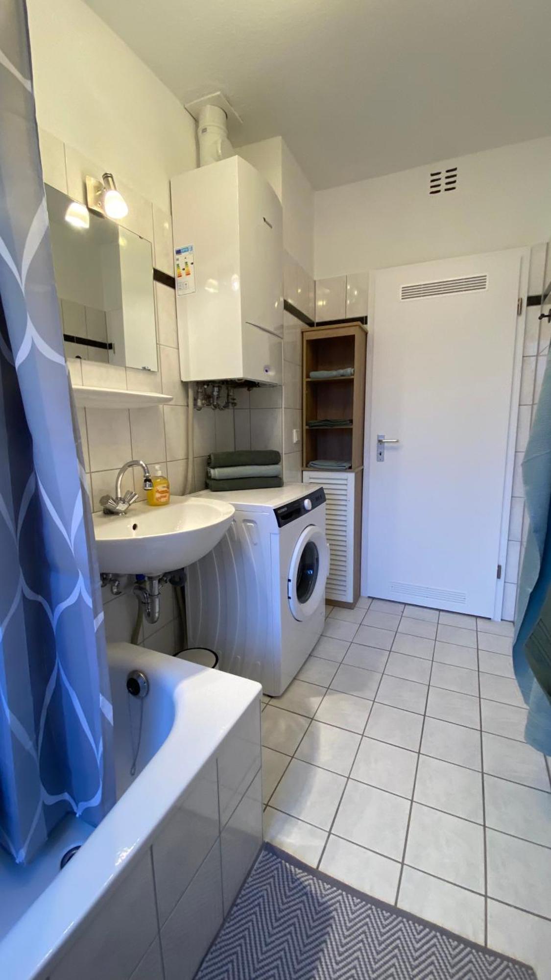 Charlie , Solingen Mitte, Ferien/Messe Wohnung Fuer Bis Zu 5 Personen Esterno foto