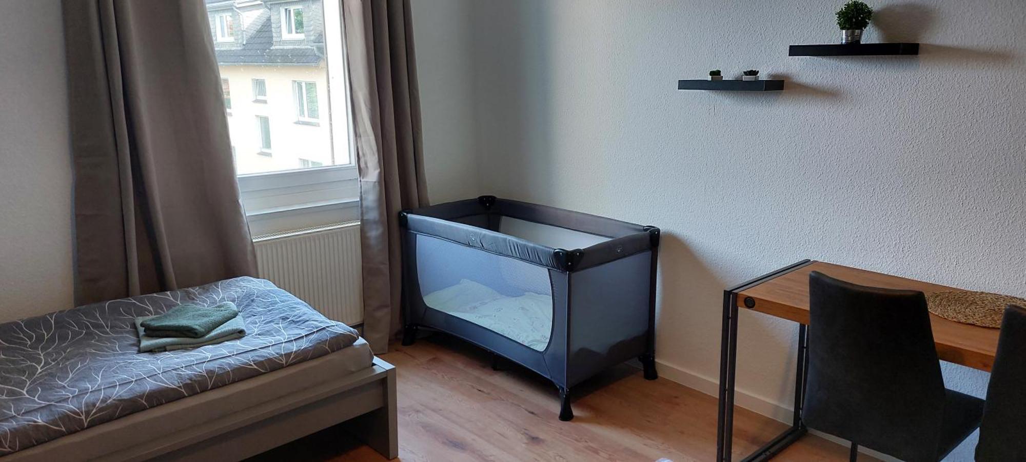 Charlie , Solingen Mitte, Ferien/Messe Wohnung Fuer Bis Zu 5 Personen Esterno foto